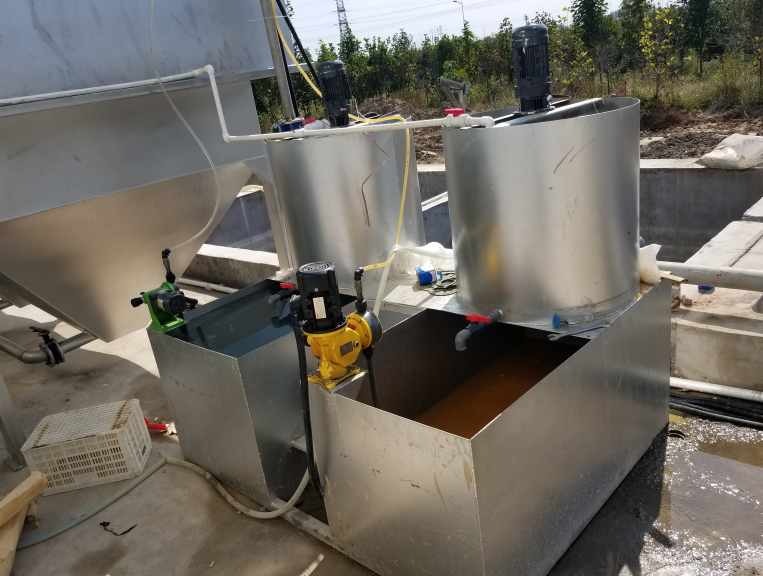 全自動加藥裝置設(shè)備用途，全自動智能加藥裝置價(jià)格，加藥裝置詳細(xì)介紹